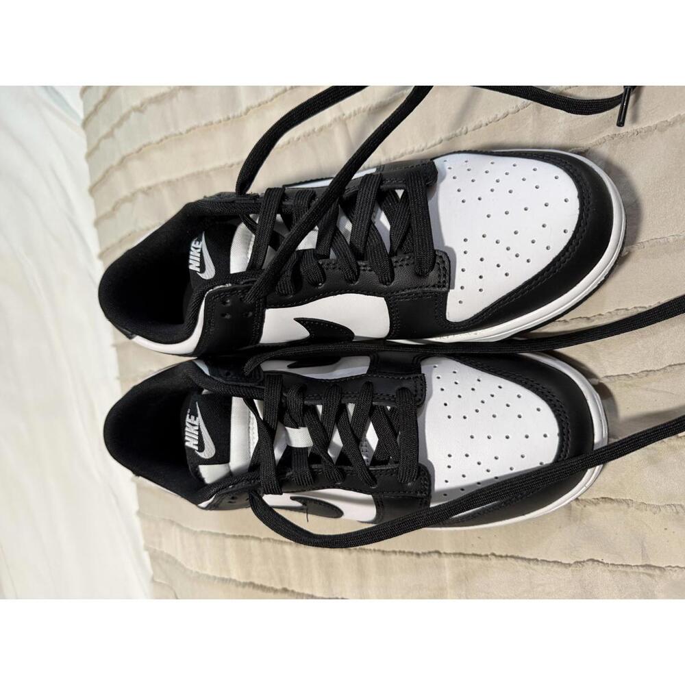 Nike Men's Sneakers Black and White Low Top